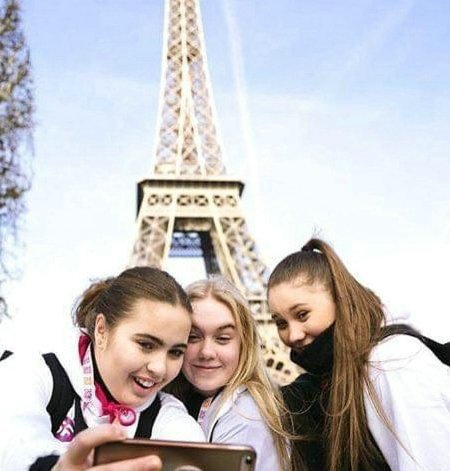 FG-stúlkur tóku þátt í SHE RUNS í París