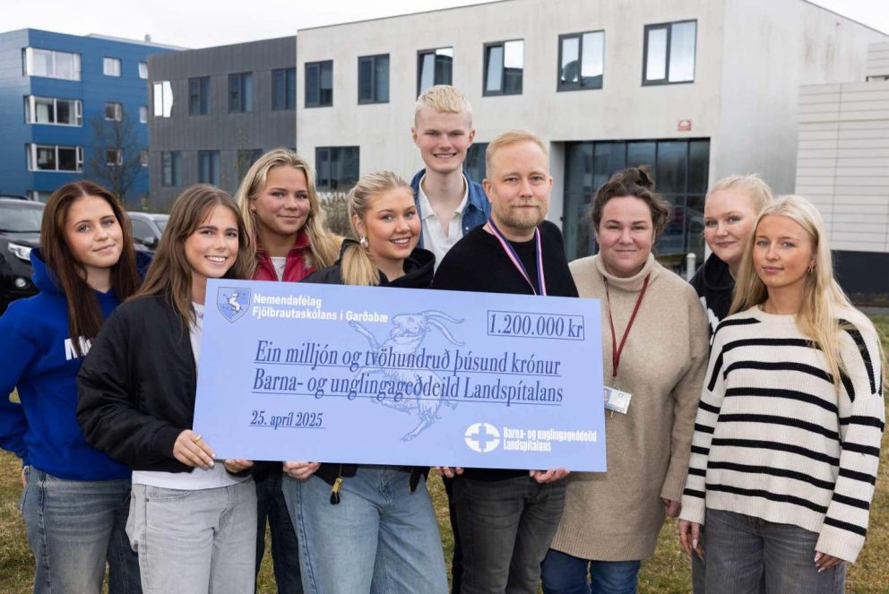 NFFG safnaði 1.200.000 krónum fyrir BUGL í góðgerðarvikunni.