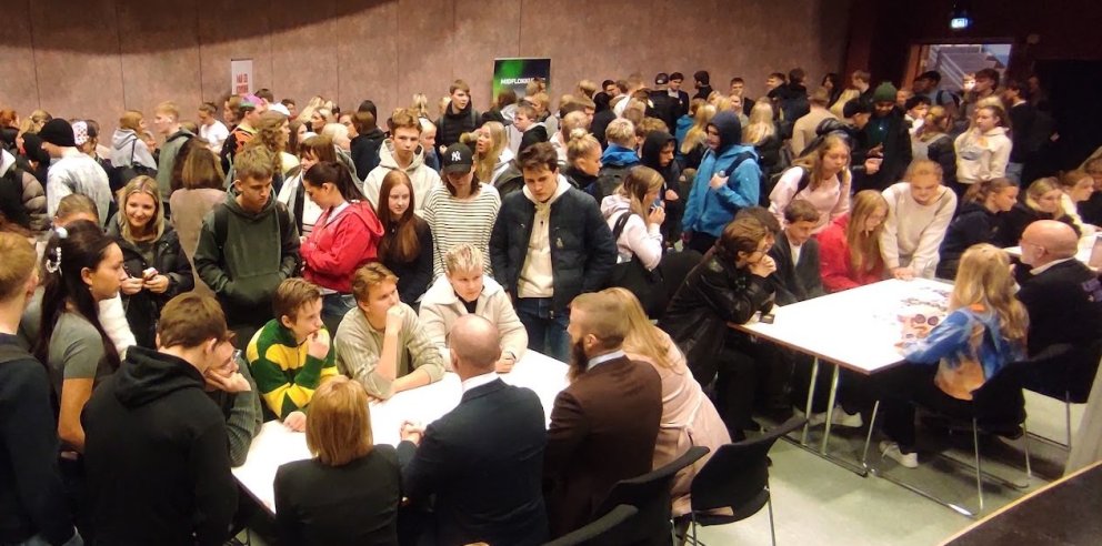 Nemendur ræða við frambjóðendur