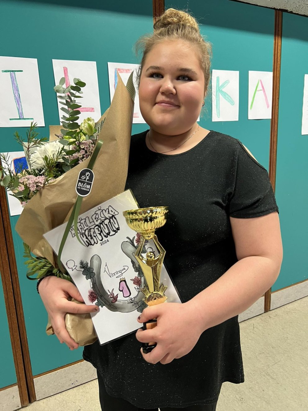 Embla Dögg sigraði með laginu Líf eftir Stefán Hilmarsson.