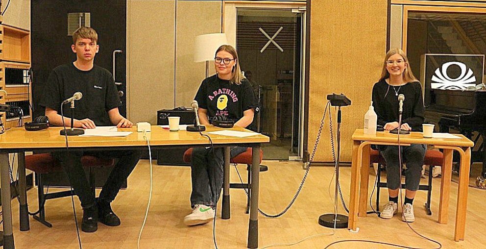 Lið FG í Gettu betur 2021 vann FVA í fyrstu viðureign; Kjartan, Sara og Dagmar