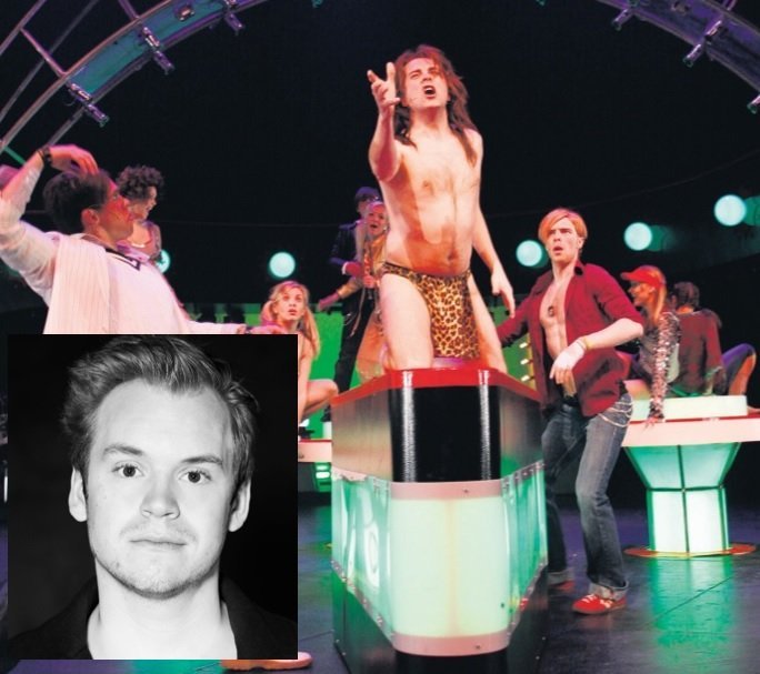 Svipmynd frá uppfærslunni á Gretti árið 2007, Örn Gauti Jóhannsson á innfelldu myndinni.