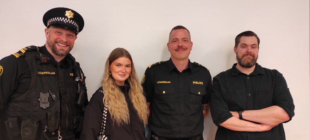 Lögguheimsókn: Símon, Lea, Unnar og Jónas Orri fræddu nemendur um störf lögreglunnar