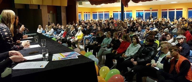 Panelumræður í Urðarbrunni