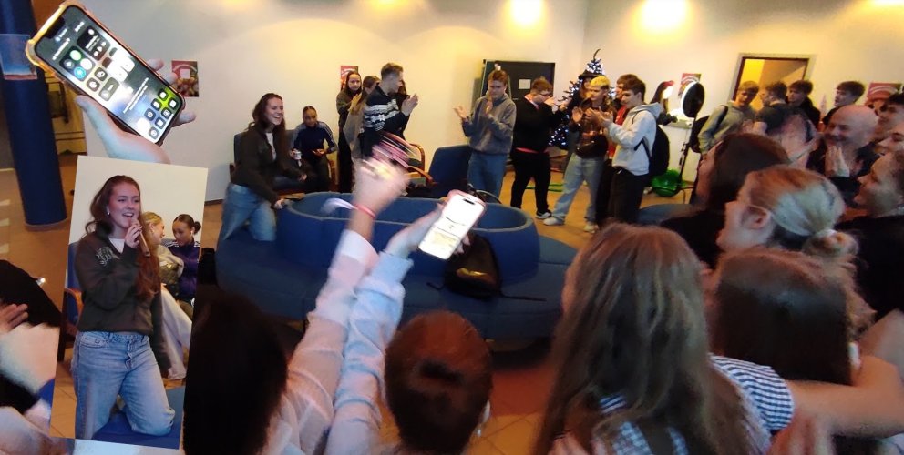 Skólaþing fór fram í FG 3.desember. Eftir það fengu allir köku og Rakel Inga tók lagið.