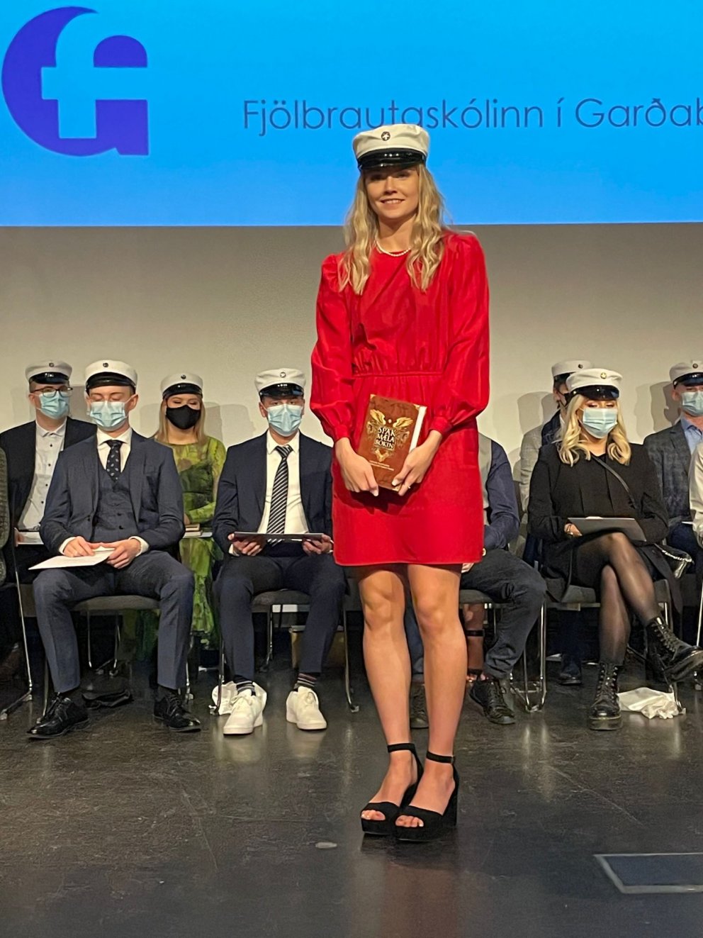 Sigurbjörg Eiríksdóttir var dúx á miðönn FG og fékk líka verðlaun fyrir skólasókn. Eins og sjá má þu&hellip;