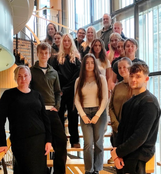 Nemendur í stjórnmálafræði með Þorbjörgu Gunnlaugsdóttur frá Viðreisn í heimsókn á Alþingi. Einnig g&hellip;