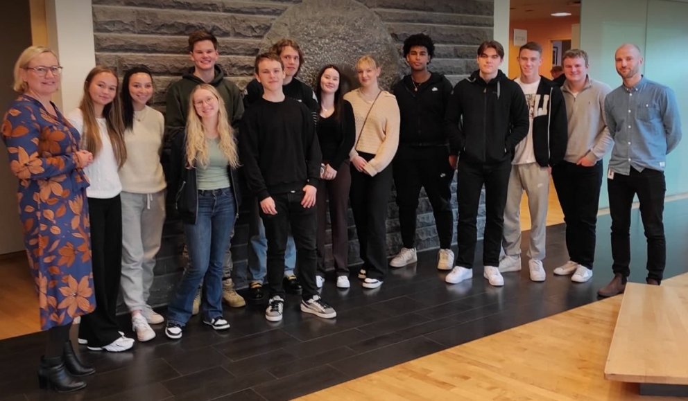 Þorbjörg Sigríður Gunnlaugsdóttir og Tómas Leifsson ásamt stjórnmálafræðinemum frá FG.