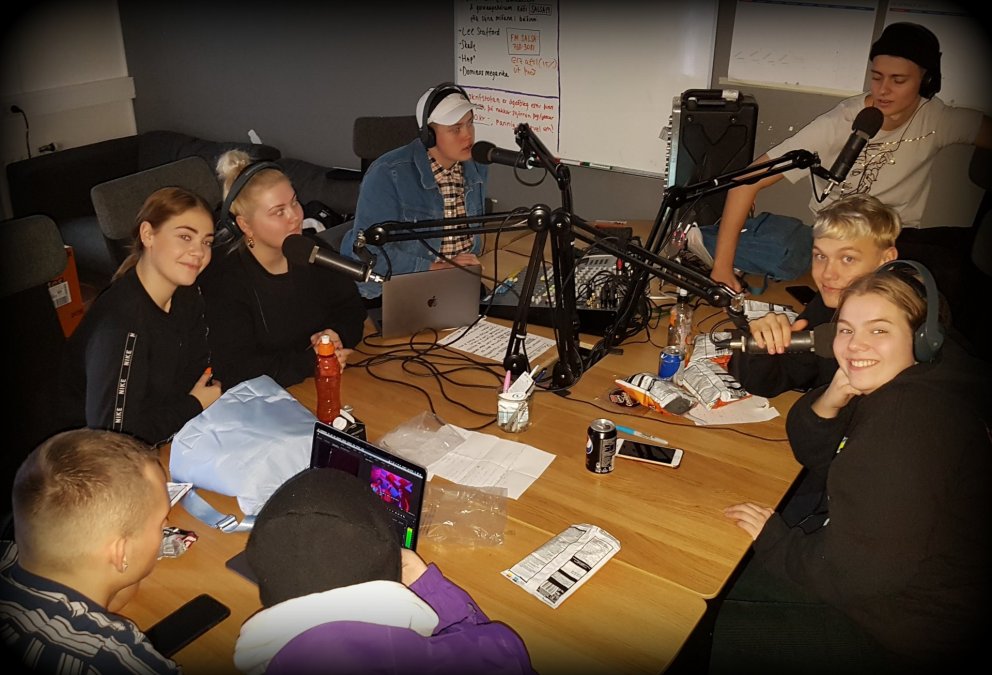 Í útsendingu hjá Útvarpi Salsa, fm 106,5