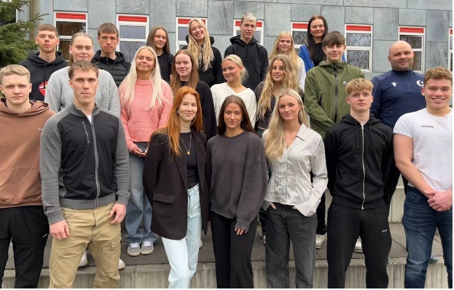 Þessi flotti hópur Ingvars safnaði dósum fyrir einstök börn.