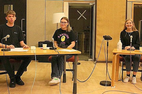 Lið FG í Gettu betur 2021 vann FVA í fyrstu viðureign; Kjartan, Sara og Dagmar