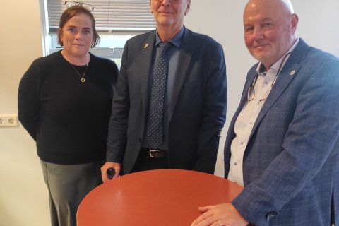 Anna María Gunnarsdóttir, aðstoðarskólameistari, Guðmundur Ingi Kristinsson, menntamálaráðherra og K…