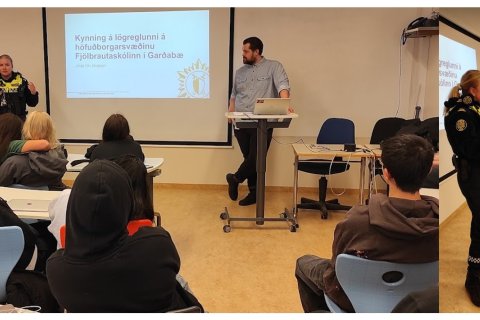 Jónas Orri og lögreglukonan Dagný fræddu nemendur um störf Lögreglunnar.