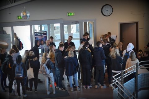 Svíinn Basshunter skemmtir á síðasta balli skólaársins