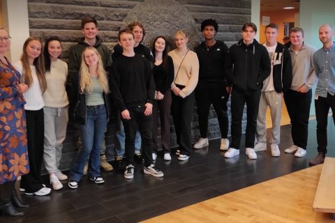 Þorbjörg Sigríður Gunnlaugsdóttir og Tómas Leifsson ásamt stjórnmálafræðinemum frá FG.